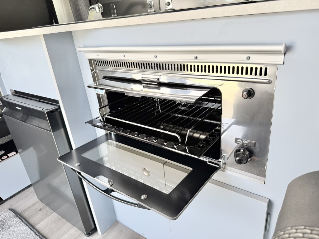 Used (2021) VW Pure Grey SWB Redline Sport Campervan (Manual) - Image 22