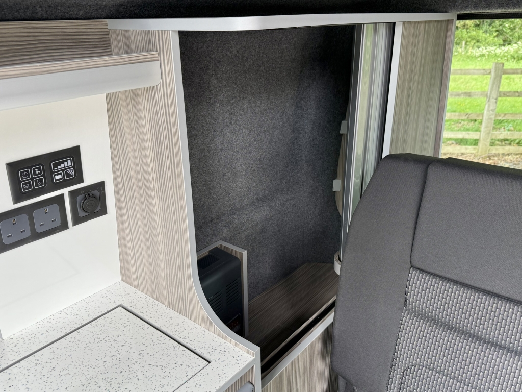 Newly Converted 2022 (72) Redline Classic SWB VW T6.1 Campervan - Image 20